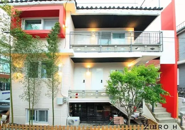 ZIBRO H Guesthouse - Hostel - Dış Mekan