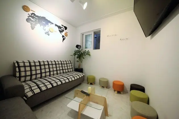 ZIBRO H Guesthouse - Hostel - Lobi