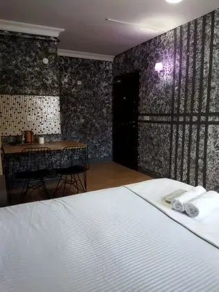 Zirkon Suit Hostel