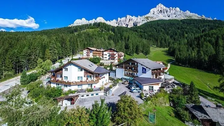 Zirm Good Life Hotel
