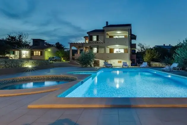 Villa Zlatni Dvori in Zadar Area Close to sea has Playground for Children Private Pool Grill