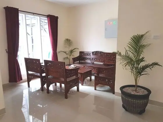 Zoe's Paradise Waterfront Hotel - Lobi