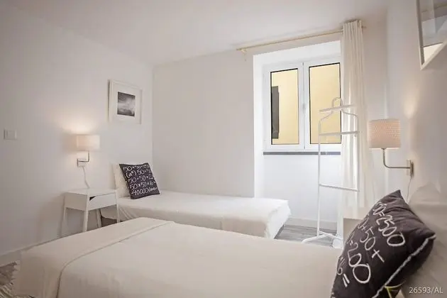 Zona Velha I by An Island Apart - Oda