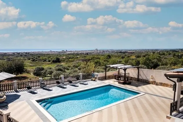 Villa Zora in Avola With 4 Bedrooms and 3 Bathrooms