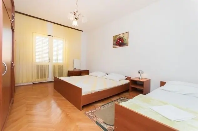 Zri - Low-cost and Spacious - A1 - Oda