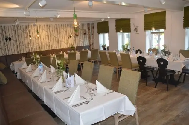 Hotel Zum großen Krug - Yerinde Yemek