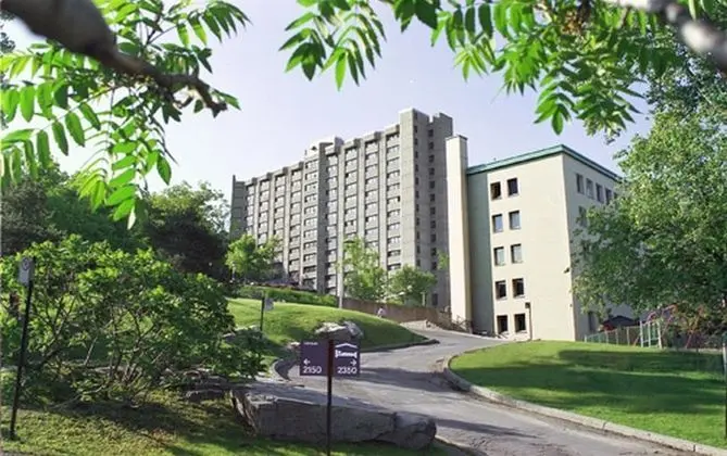 Zum Hotel