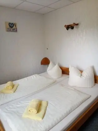 Zur Linde Hotel - Oda
