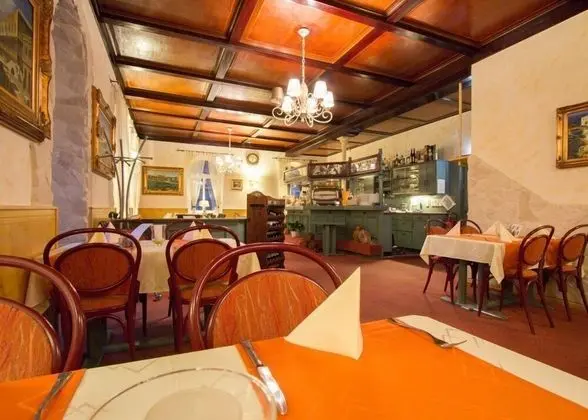 Hotel zur Post in Wurzen - Yerinde Yemek