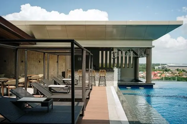 Zuri Hotel