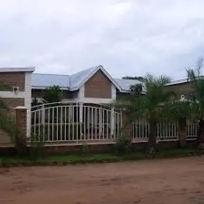 Zuus Lodge & Tours