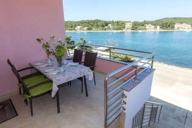 Zvone1 - at the Water Front - A5 - Öne Çıkan Resim