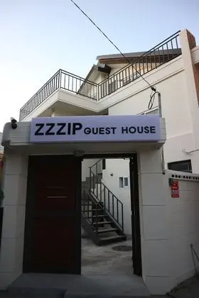 Zzzip Guest House