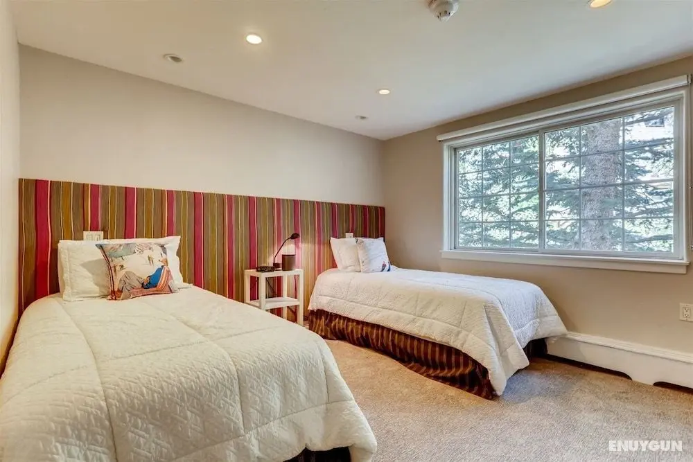 1-9 Vail Rd #25 - Oda