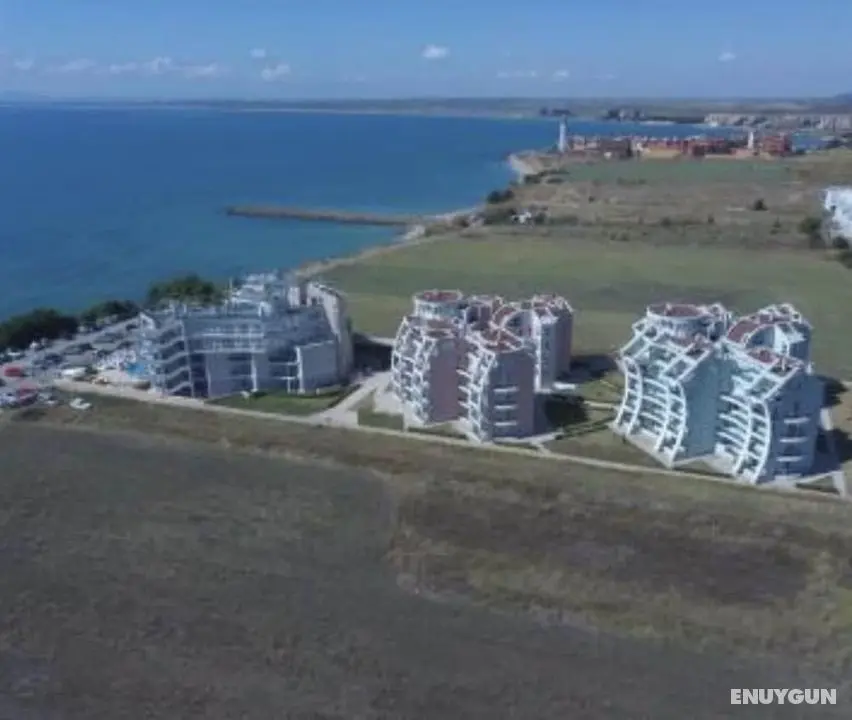 1-bed Modern Sea View Apartment in Aparthotel - Dış Mekan