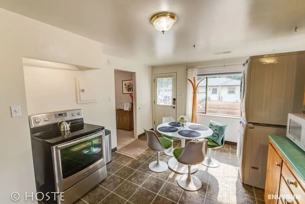 1 Br70's Inspired Comfy Condoclose to Broadmoor - Öne Çıkan Resim