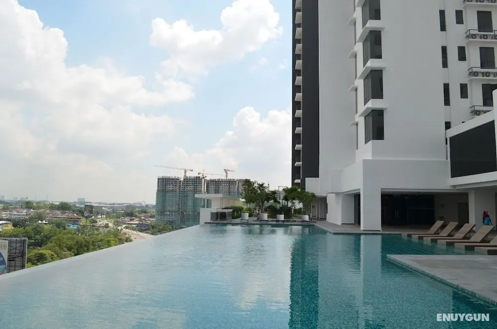 1 Tebrau Suites by Subhome - Öne Çıkan Resim