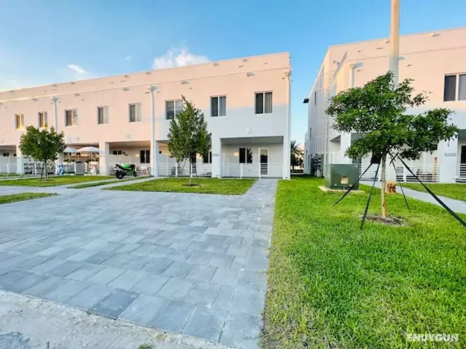10300 Corner House by MIA Best of Doral - Öne Çıkan Resim