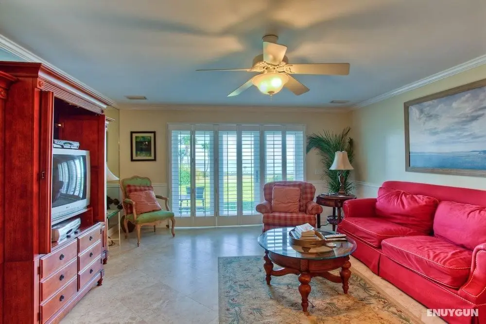 1118 Beachview Drive by Hodnett Cooper - Öne Çıkan Resim