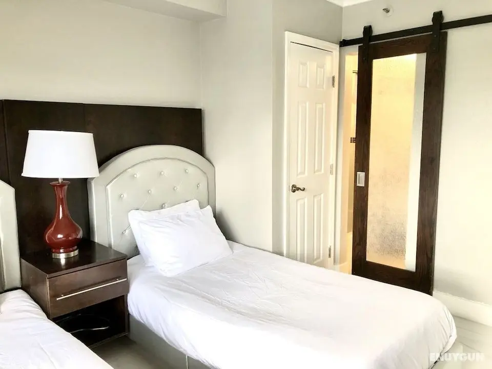 1305u- Volcano Bay, Pool Balcony View 2 Bedroom Suites - Oda
