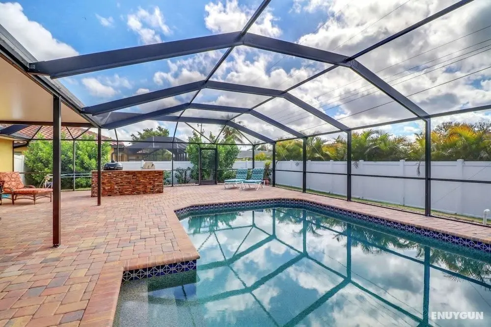 1506 SW 38th Street - Havuz