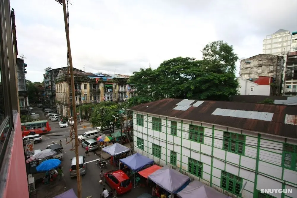 15th Street at Downtown Yangon - Konum Öne Çıkanlar