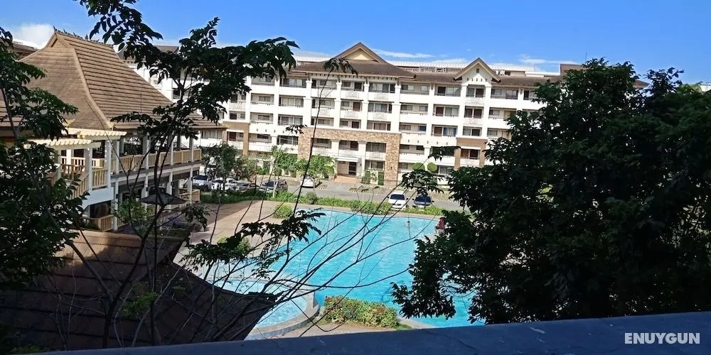 1BR Unit For Rent One Oasis Condominium - Oda Manzaraları
