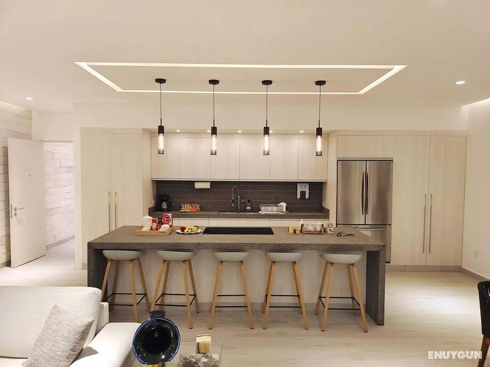 1st Luxury Warehouse - Öne Çıkan Resim