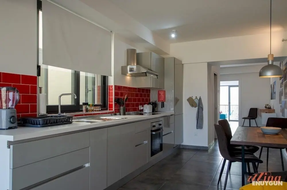 2 Bed Apartment w Distant Sea and Country Views - Oda