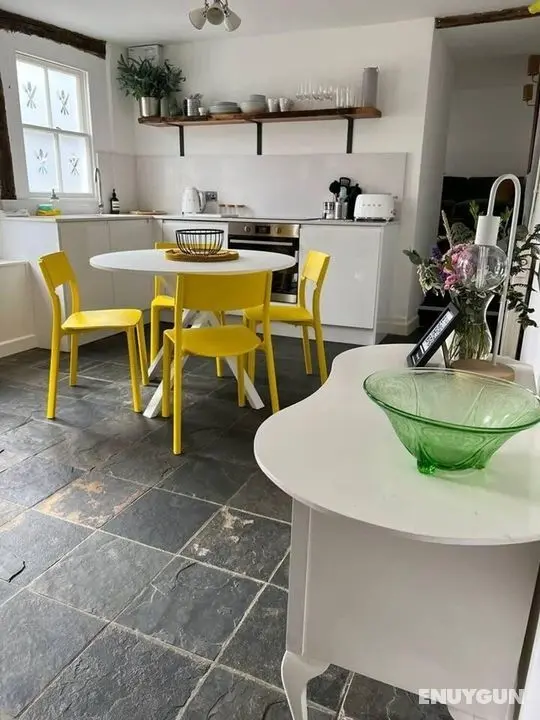 2 Bed Grade 2 - Dates Back to 1500's - Öne Çıkan Resim