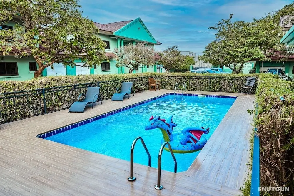 The 2 Bed Granite Courtyard Apt. - Havuz