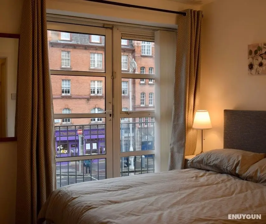 2 Bed Historical Christchurch With Parking - Oda