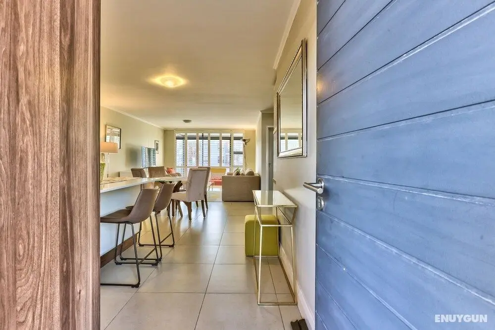 2 Bedroom Apartment in Century City - Oda