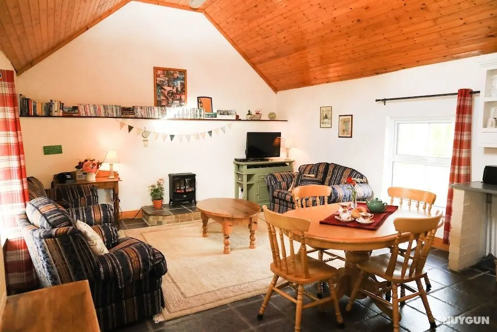 2 Bedroom Cottage Wisteria Cottage in Ballyconnell - Öne Çıkan Resim
