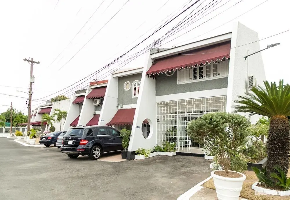 2 Bedroom Townhouse at Surbiton Square - Dış Mekan