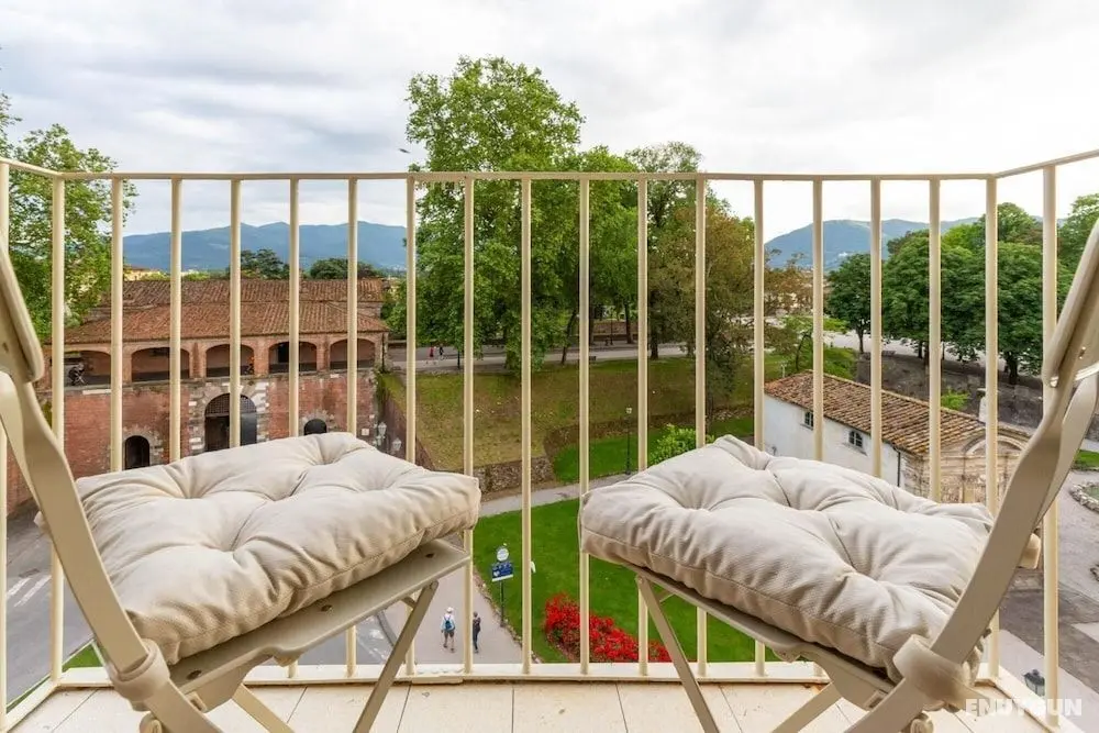 2 Bedrooms Panoramic Penthouse Apartment With Balcony Inside the Walls of Lucca - Oda