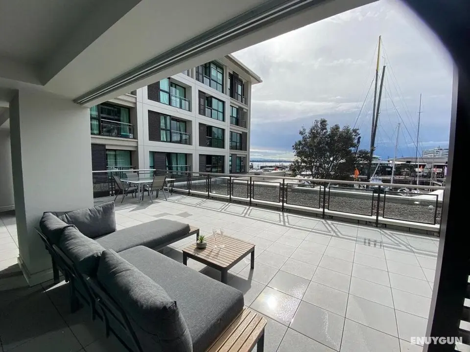 2 Br Spacious Ocean Front Beautiful Views of the Viaduct Basin - Oda