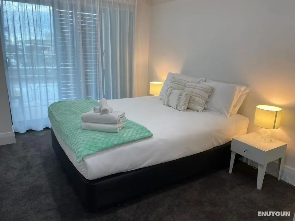 2 Br Spacious Ocean Front Beautiful Views of the Viaduct Basin - Öne Çıkan Resim