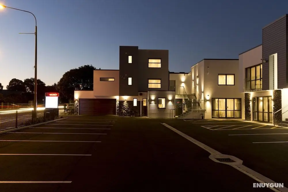 2 on Whiteleigh Motel - Öne Çıkan Resim