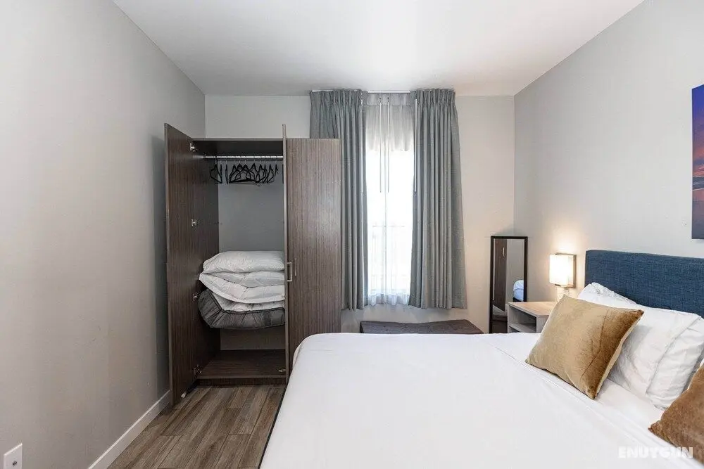 204 Stylish King Bed Suite - Öne Çıkan Resim