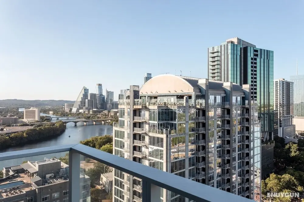 20th floor condo with pool on Rainey St by Locale - Dış Mekan