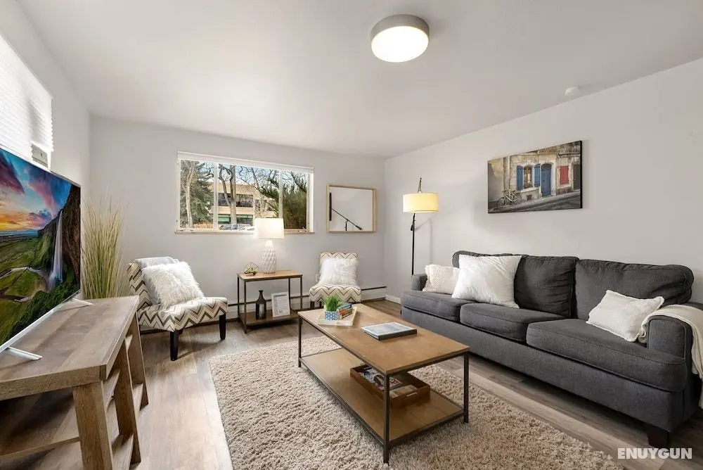 220 Peterson St Unit 1 - Öne Çıkan Resim