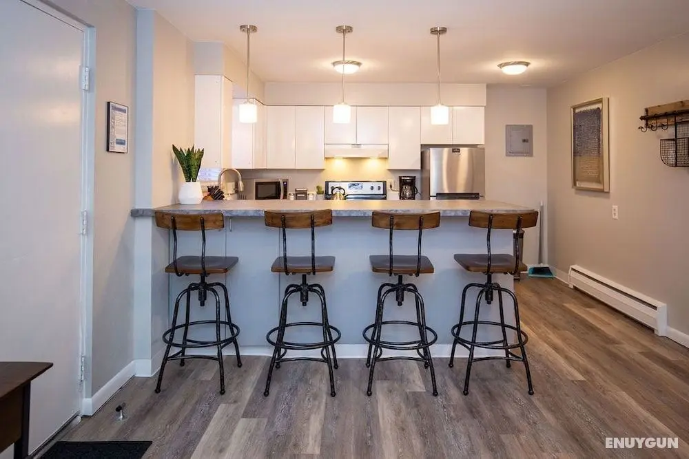 220 Peterson St Unit 2 - Öne Çıkan Resim