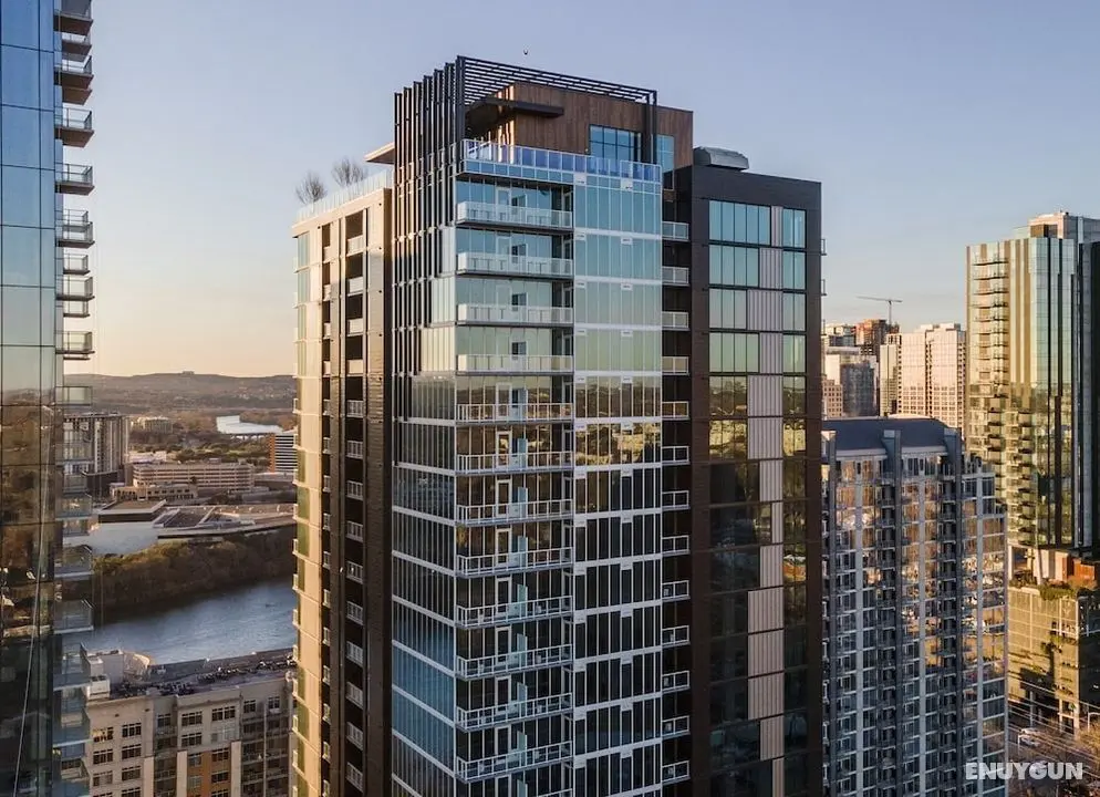 24th floor condo on Rainey St by Locale - Öne Çıkan Resim