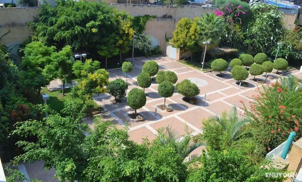 2BDR Amazing Location with Parking - Dış Mekan