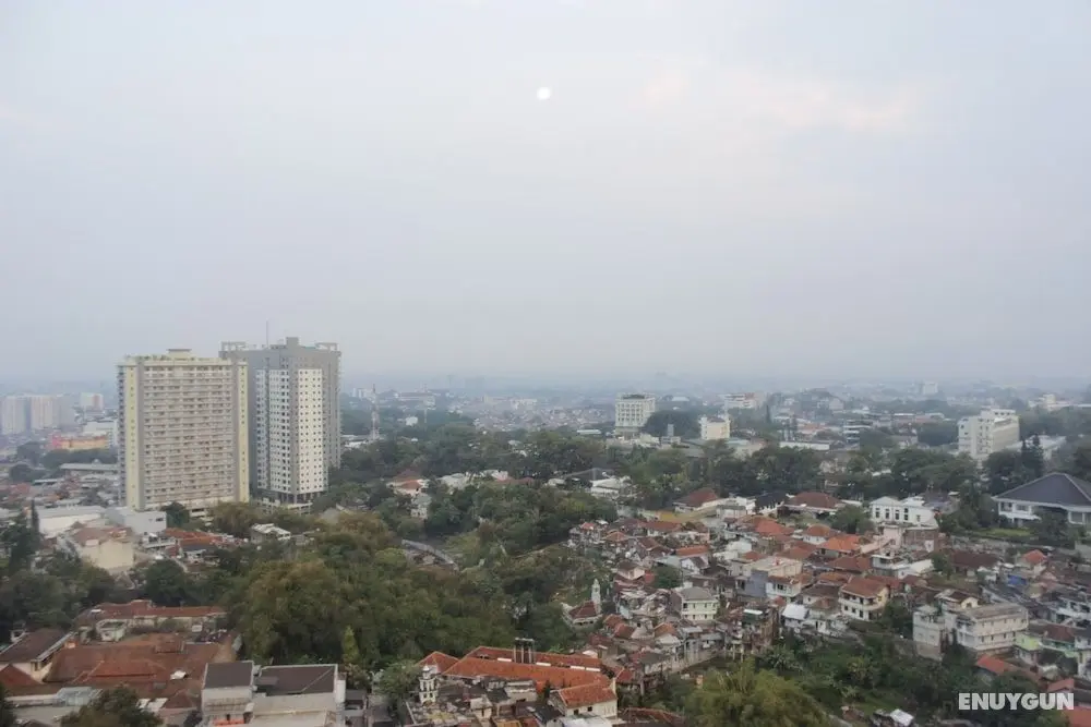 2BR Apartment at Parahyangan Residence with Mountain View - Dış Mekan