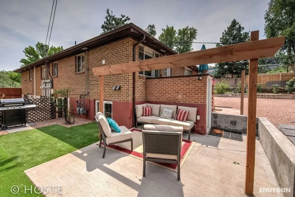 2BR Comfy Condo & Cute Patio Broadmoor Area - Öne Çıkan Resim