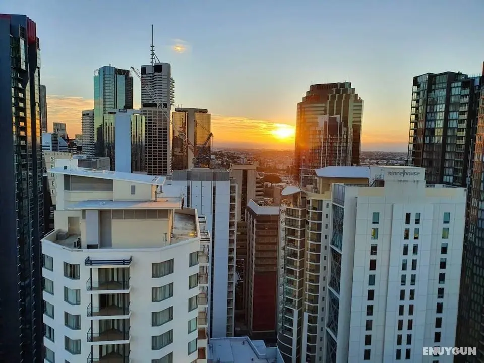 2BR Epic Views CBD 2 Cars Pool Wine Gym Netflix - Oda
