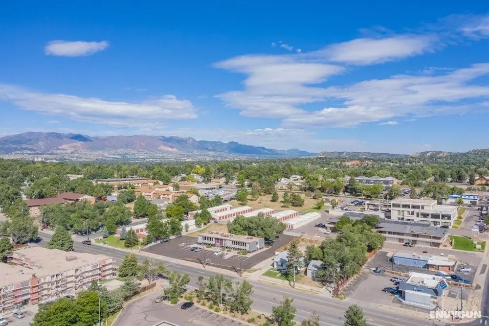 2BR Olympic Training Center - Oda