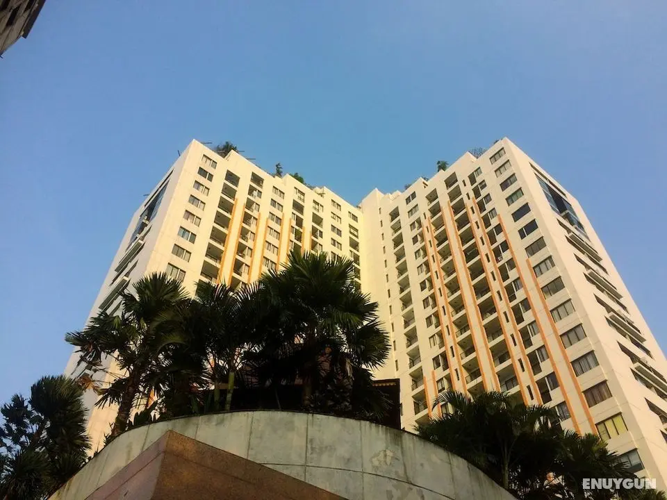 2BR with Sofa Bed Cervino Tebet Apartment - Dış Mekan
